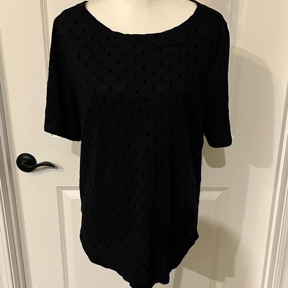 GUC LOFT Black with Black Velvet dots Women's Tee Size Large